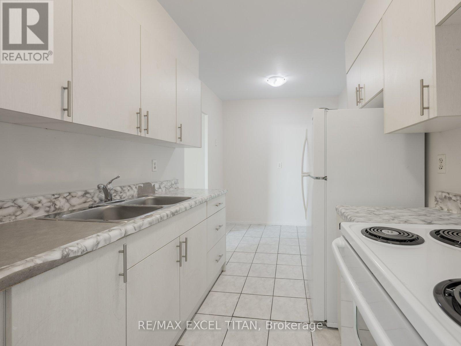801 - 1385 Midland Avenue Property Photo 17