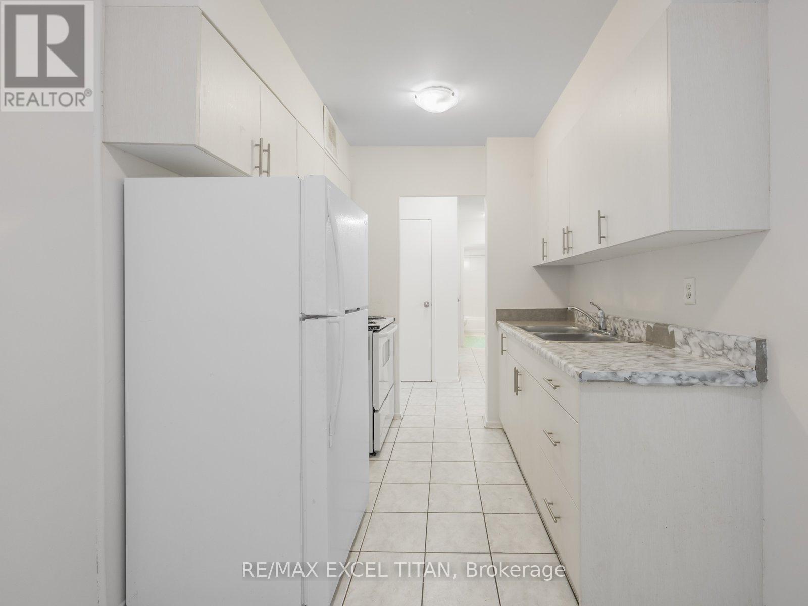 801 - 1385 Midland Avenue Property Photo 18