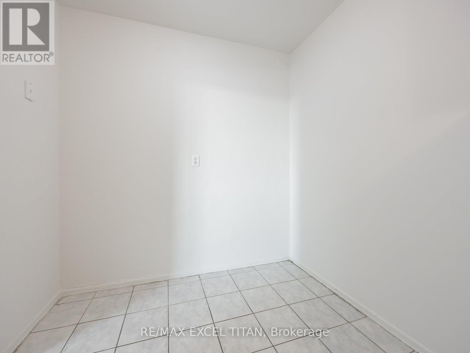 801 - 1385 Midland Avenue Property Photo 19
