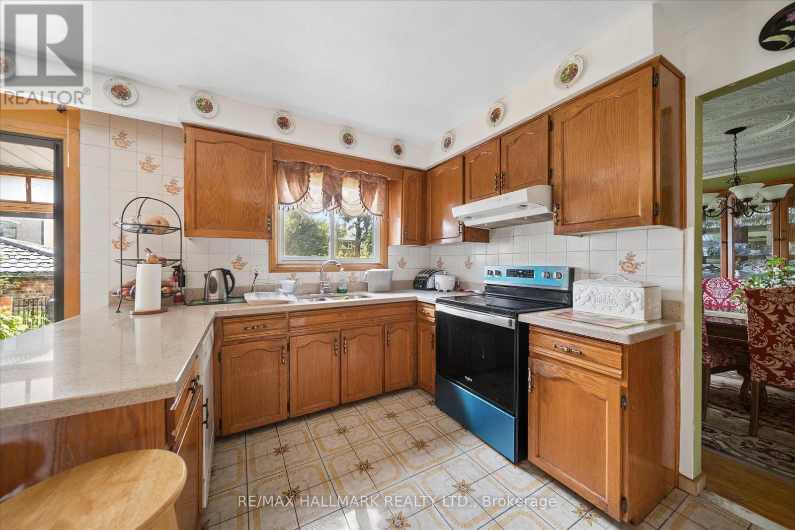 16 Ascolda Boulevard Property Photo 10
