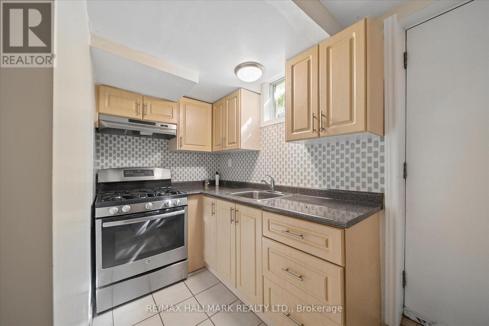 16 Ascolda Boulevard Property Photo 32