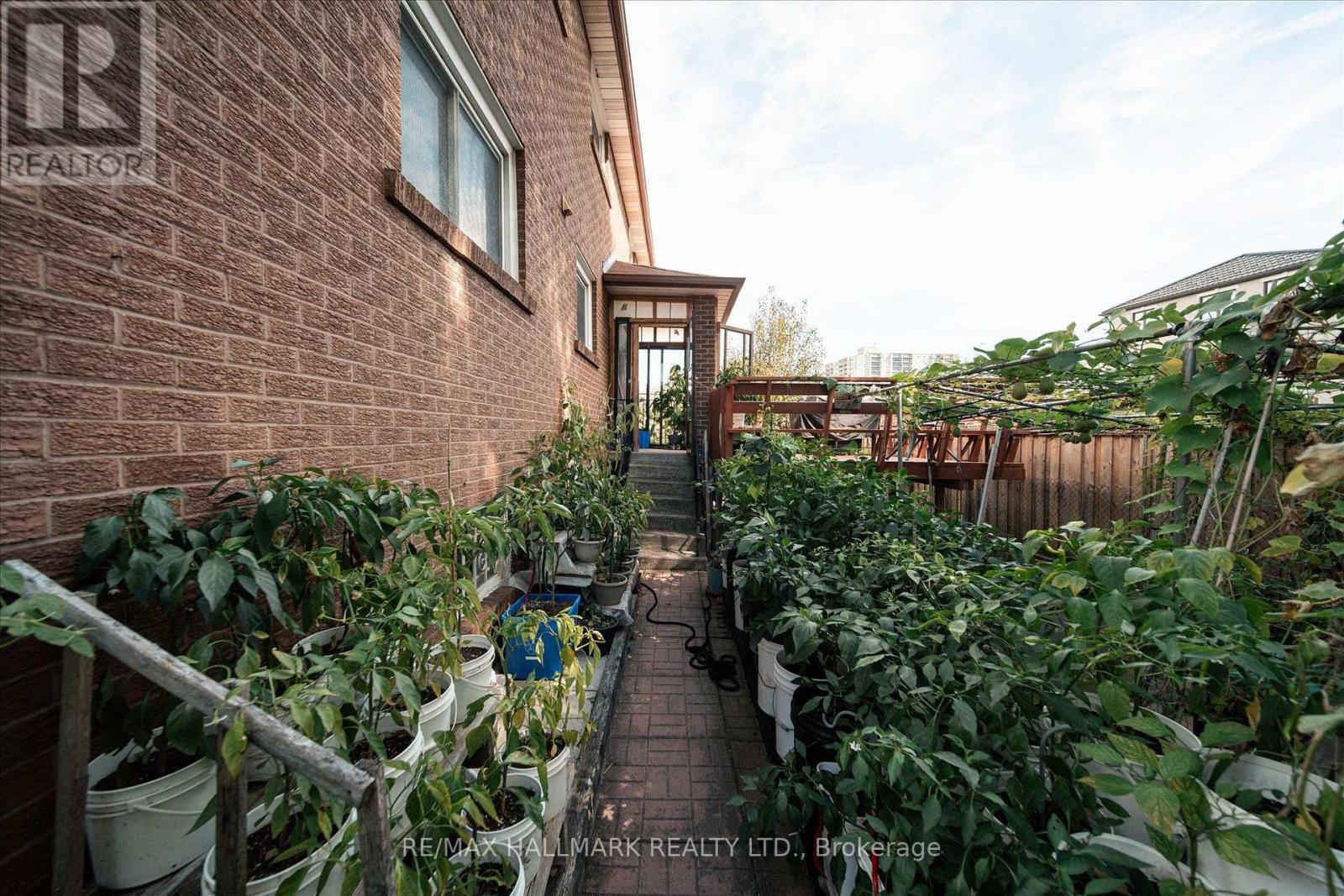 16 Ascolda Boulevard Property Photo 40