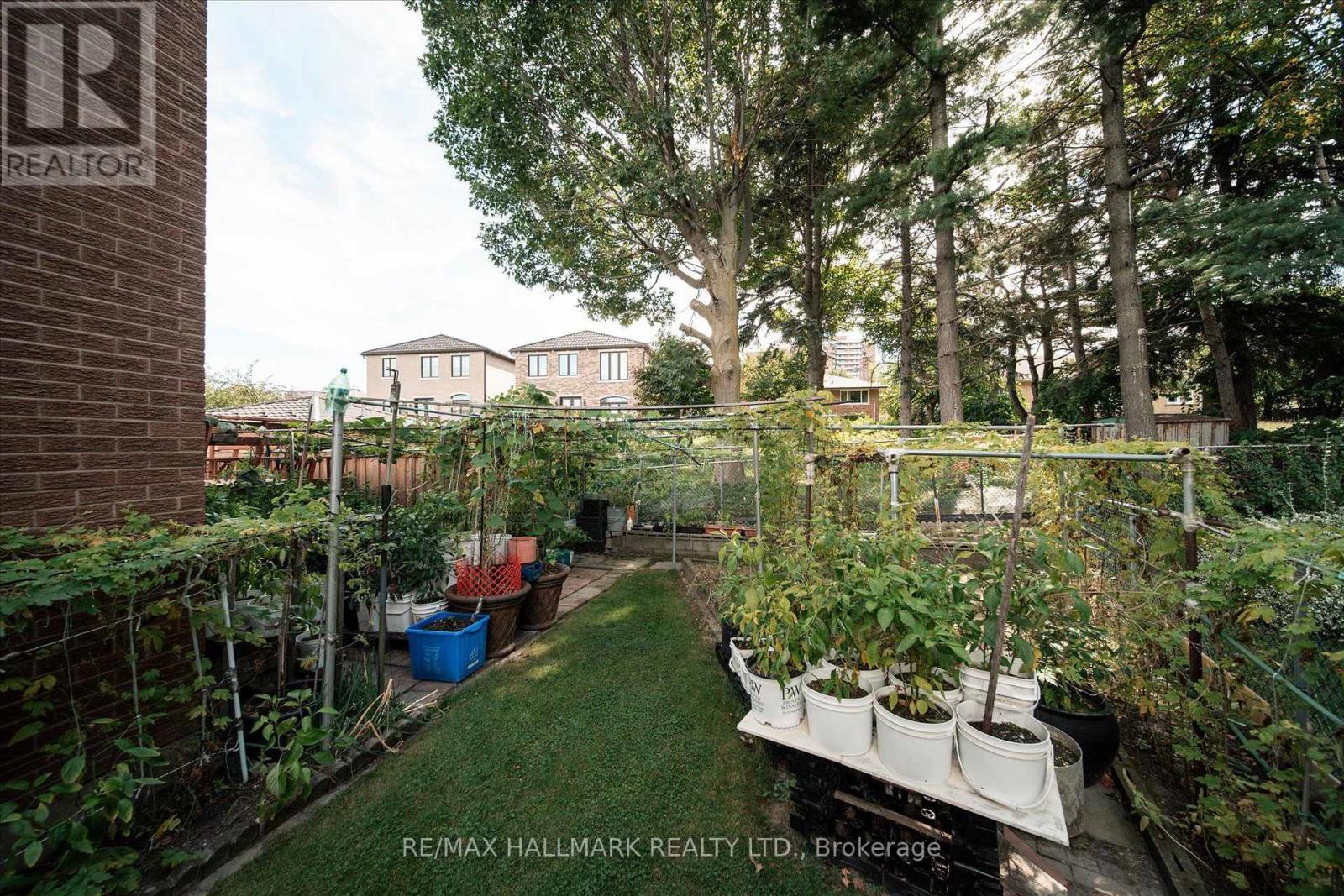 16 Ascolda Boulevard Property Photo 41