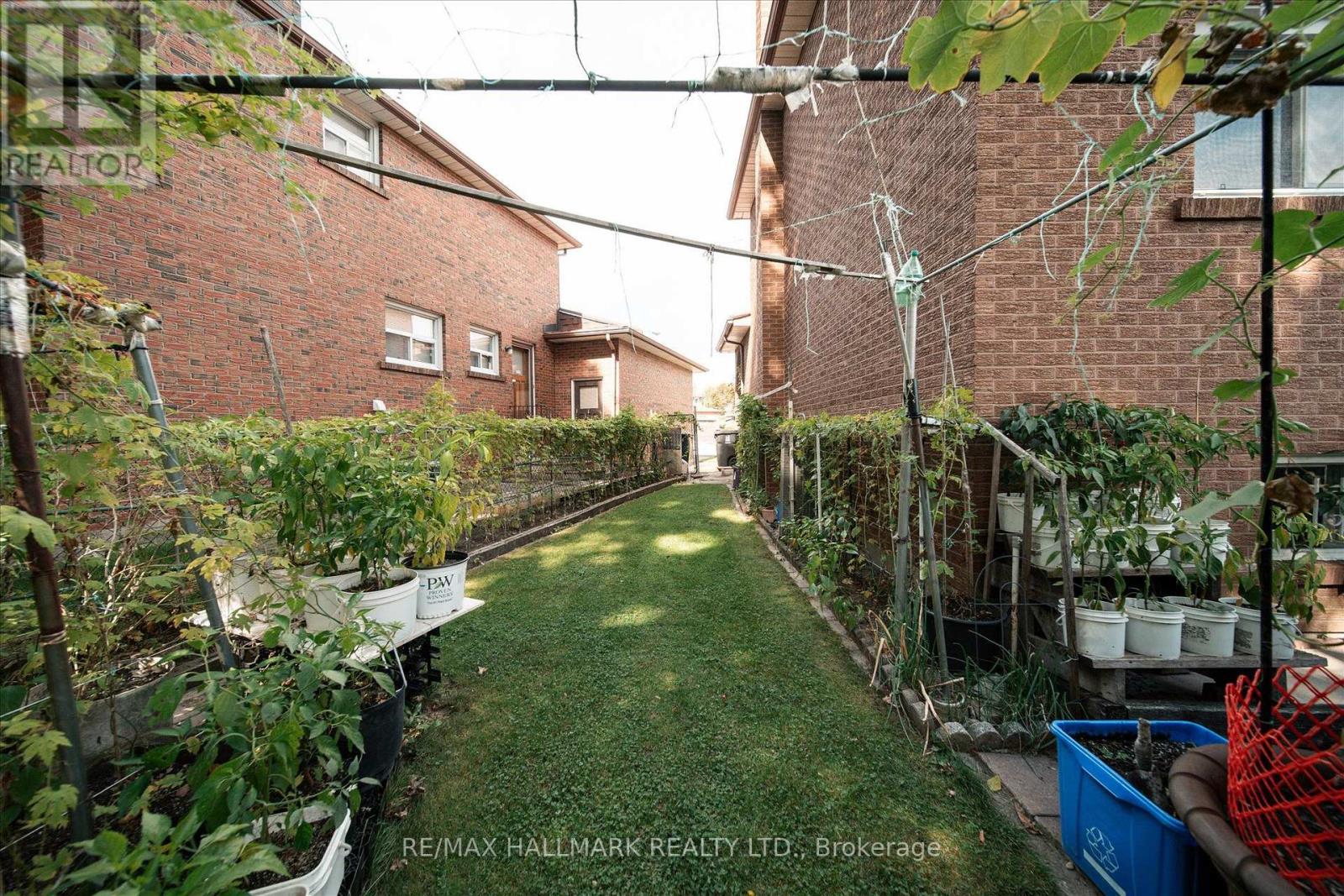 16 Ascolda Boulevard Property Photo 43
