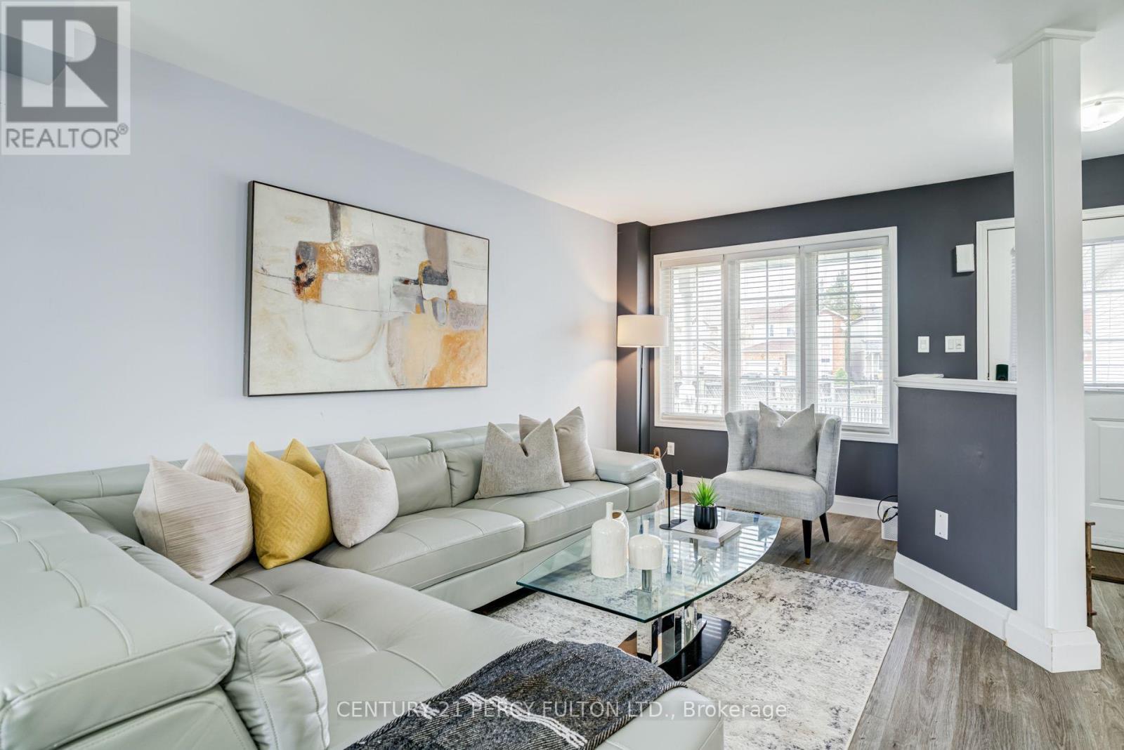 1842 Dalhousie Crescent Property Photo 4