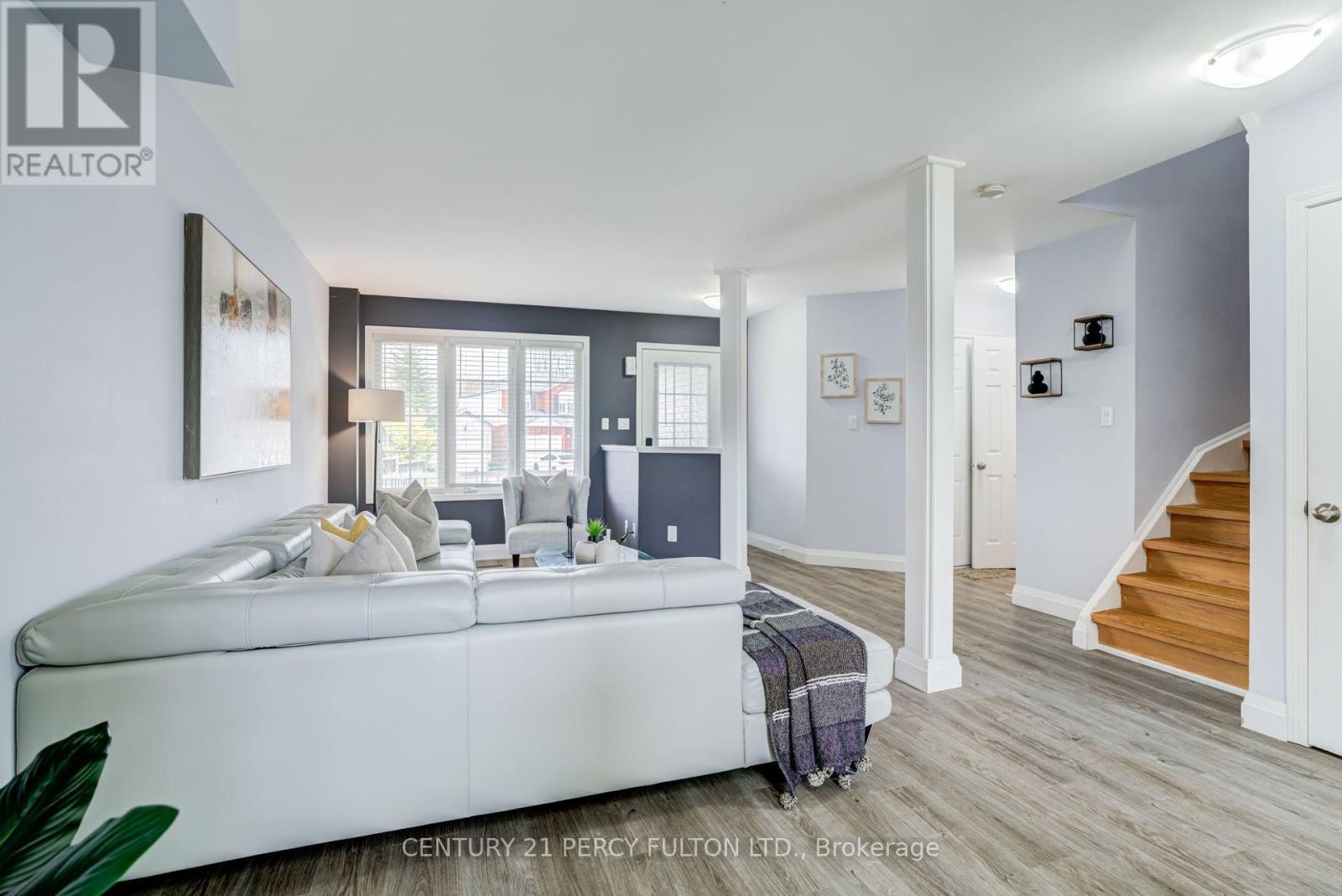 1842 Dalhousie Crescent Property Photo 6