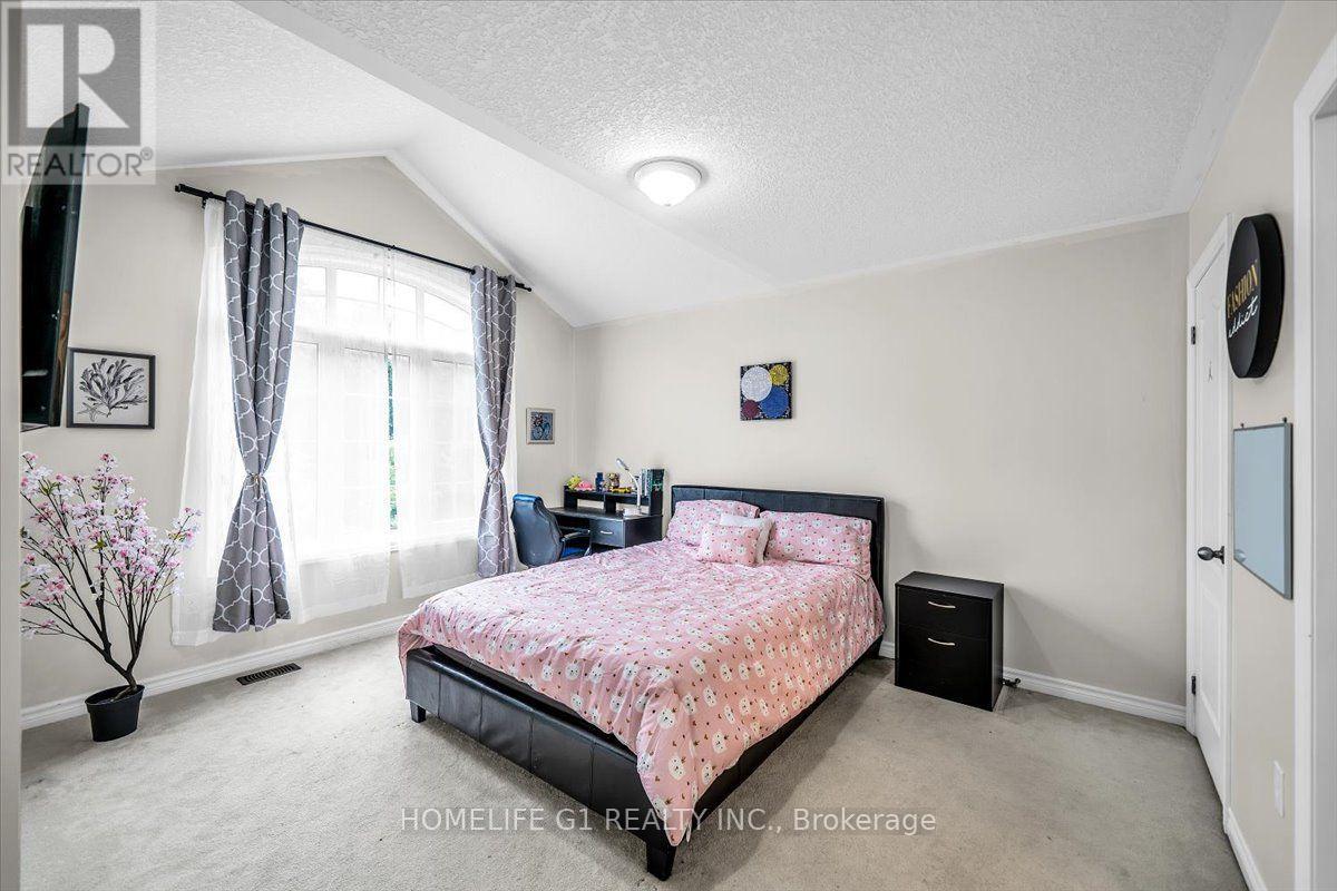 47 Holyrod Drive Property Photo 36