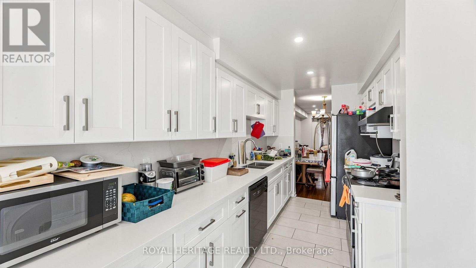Th 19 - 2472 Eglinton Avenue E Property Photo 12
