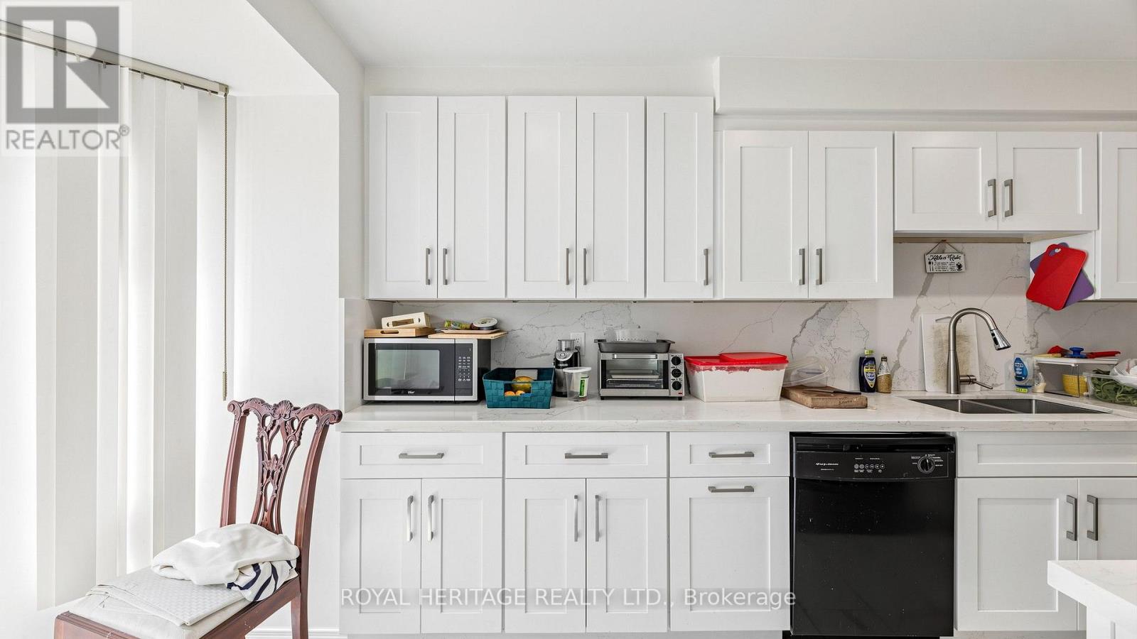 Th 19 - 2472 Eglinton Avenue E Property Photo 13