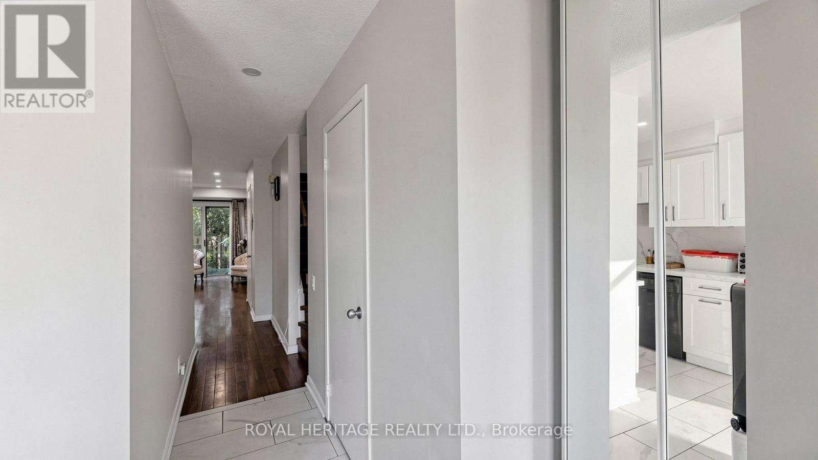Th 19 - 2472 Eglinton Avenue E Property Photo 16