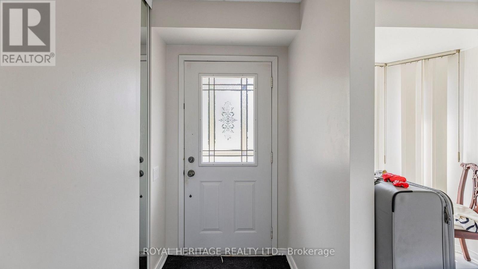 Th 19 - 2472 Eglinton Avenue E Property Photo 18