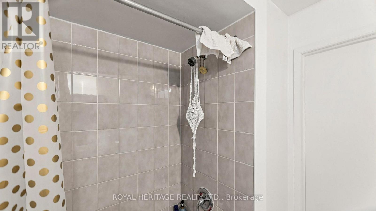 Th 19 - 2472 Eglinton Avenue E Property Photo 28