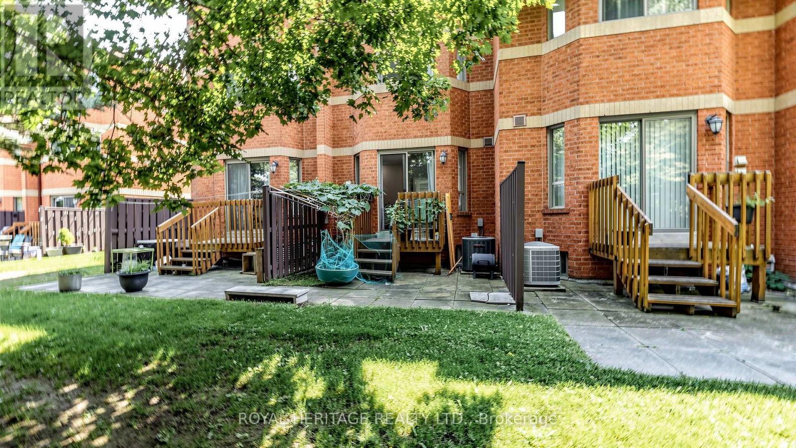 Th 19 - 2472 Eglinton Avenue E Property Photo 36