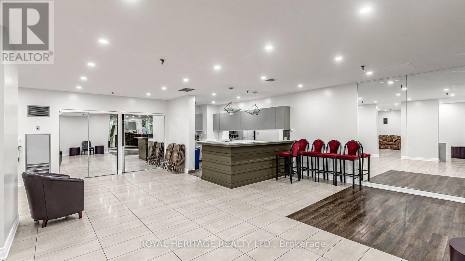 Th 19 - 2472 Eglinton Avenue E Property Photo 38