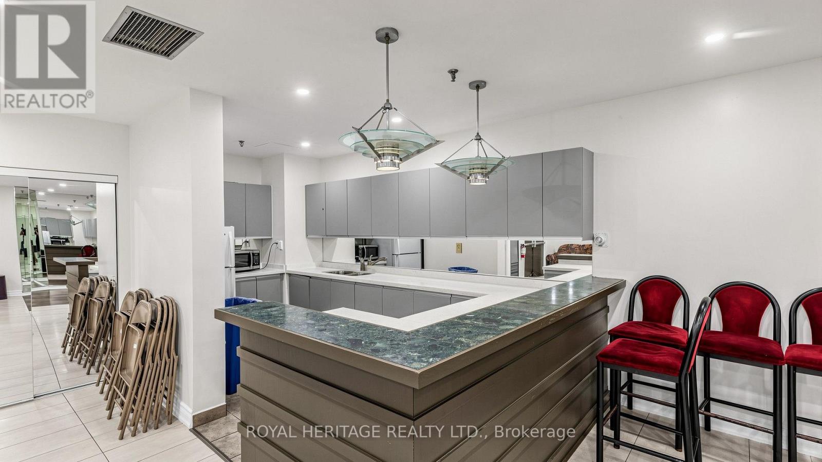 Th 19 - 2472 Eglinton Avenue E Property Photo 39