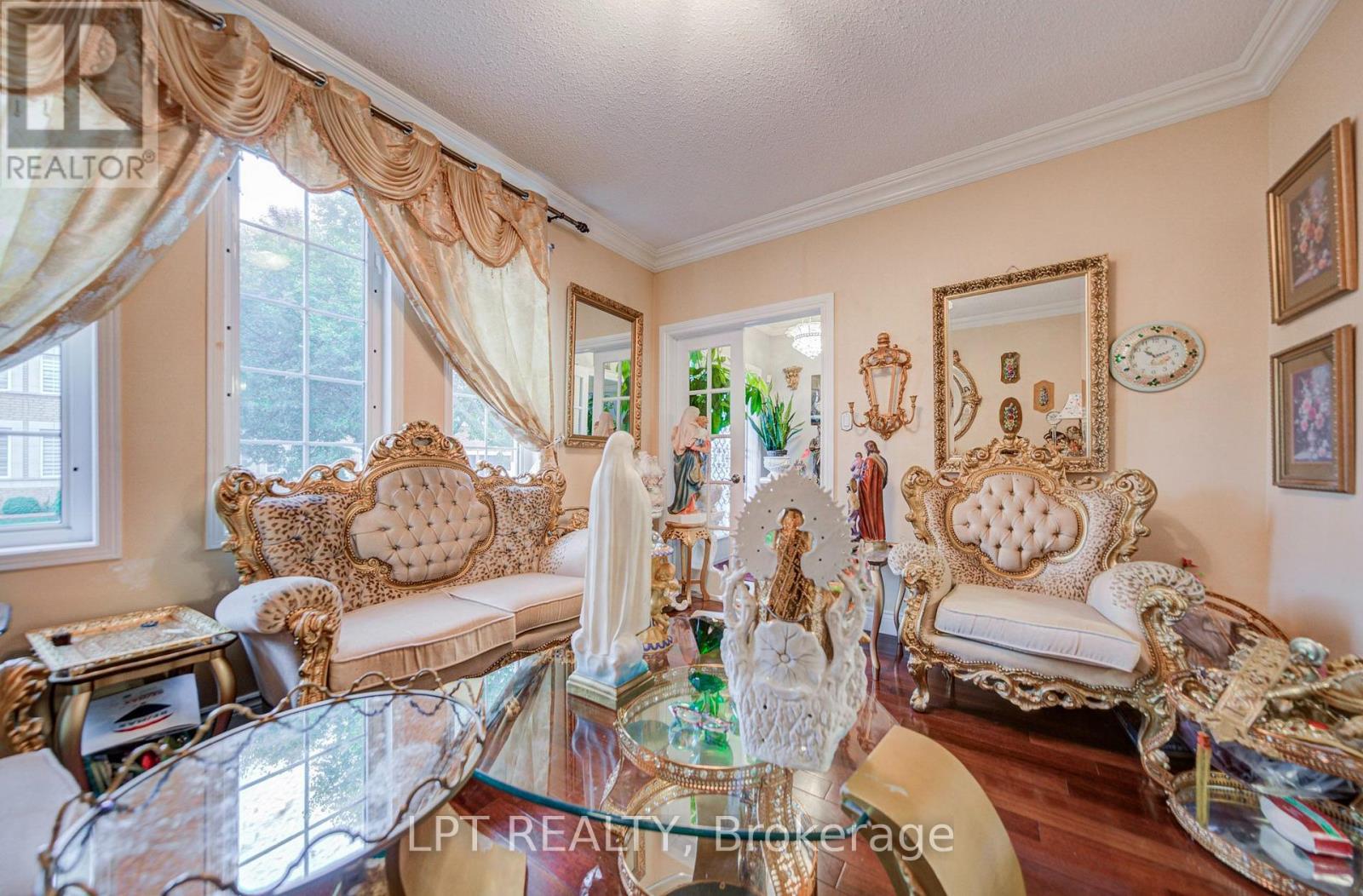 69 Westacott Crescent Property Photo 6