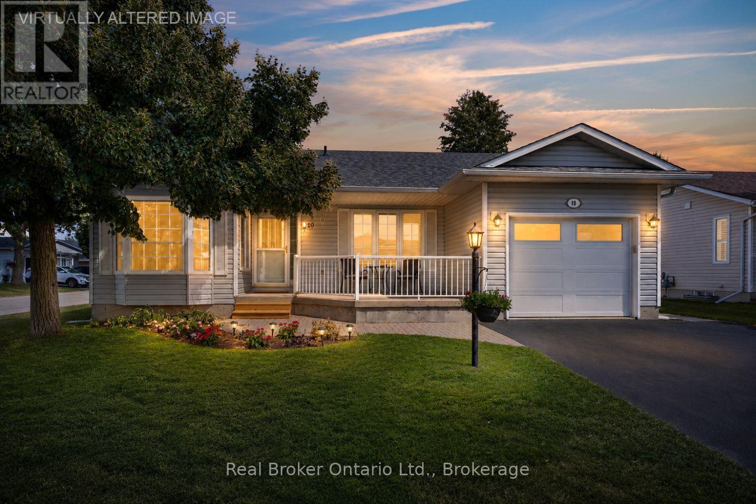 10 Niagara Trail Property Photo 1