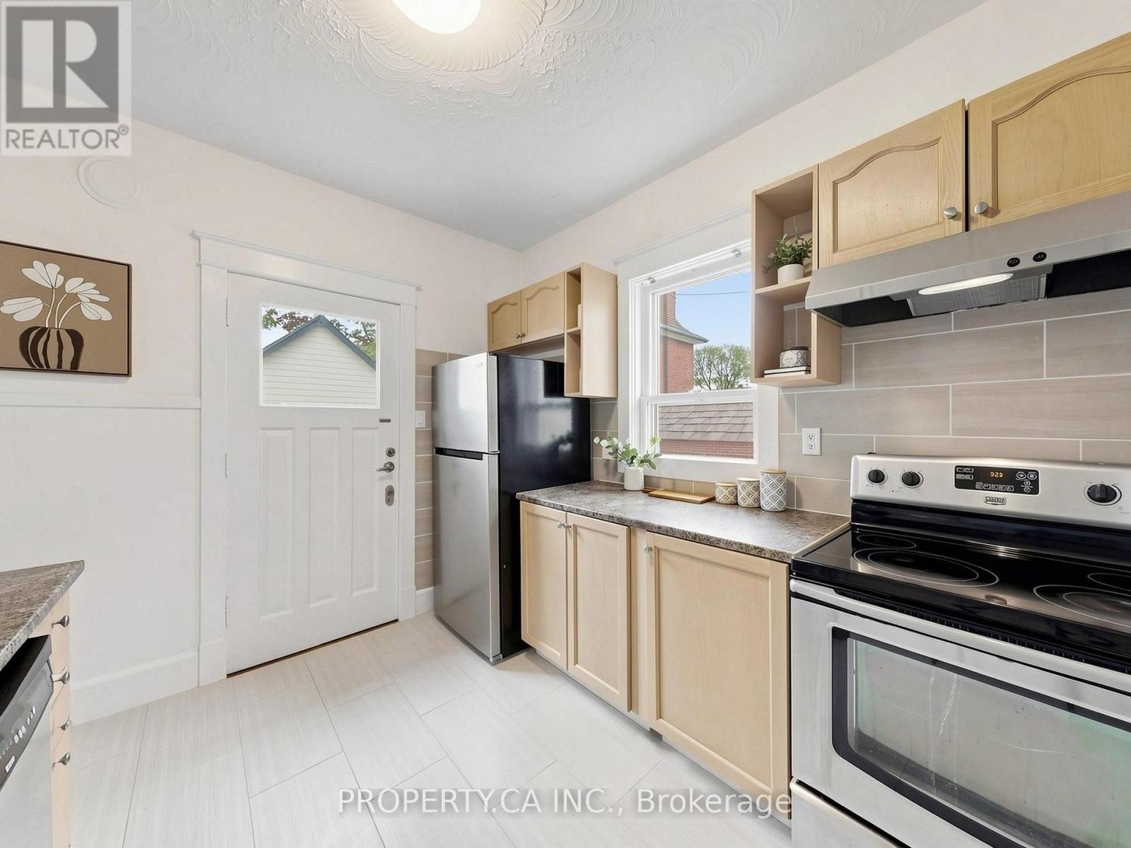 205 Dearborn Avenue Property Photo 18