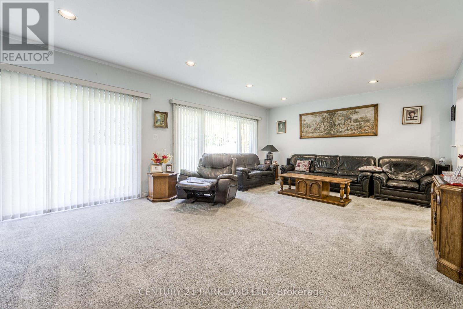 22 Waterfield Drive Property Photo 4