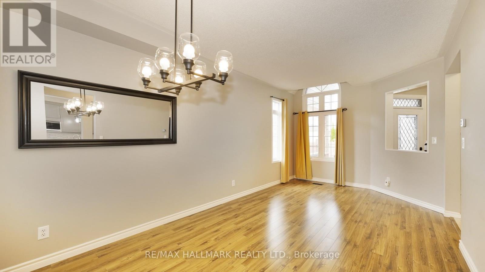 Upper - 1035 Beatrice Street E Property Photo 5