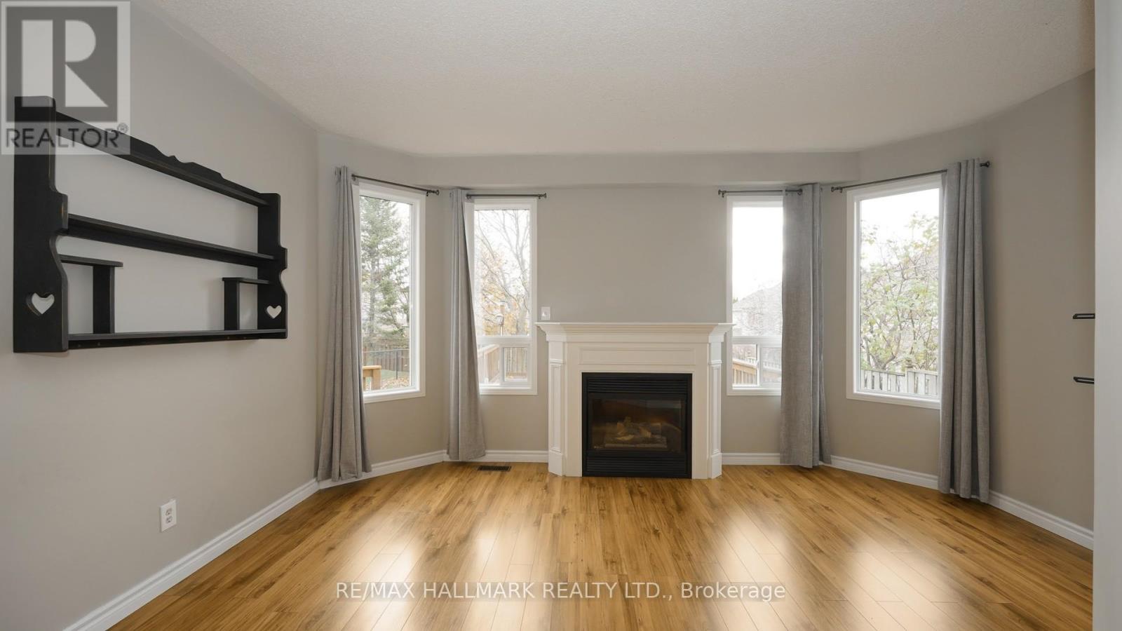 Upper - 1035 Beatrice Street E Property Photo 9