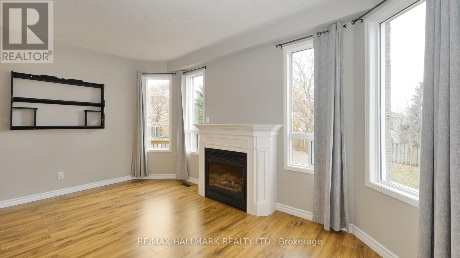 Upper - 1035 Beatrice Street E Property Photo 11