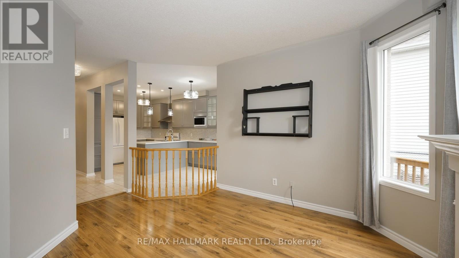 Upper - 1035 Beatrice Street E Property Photo 12