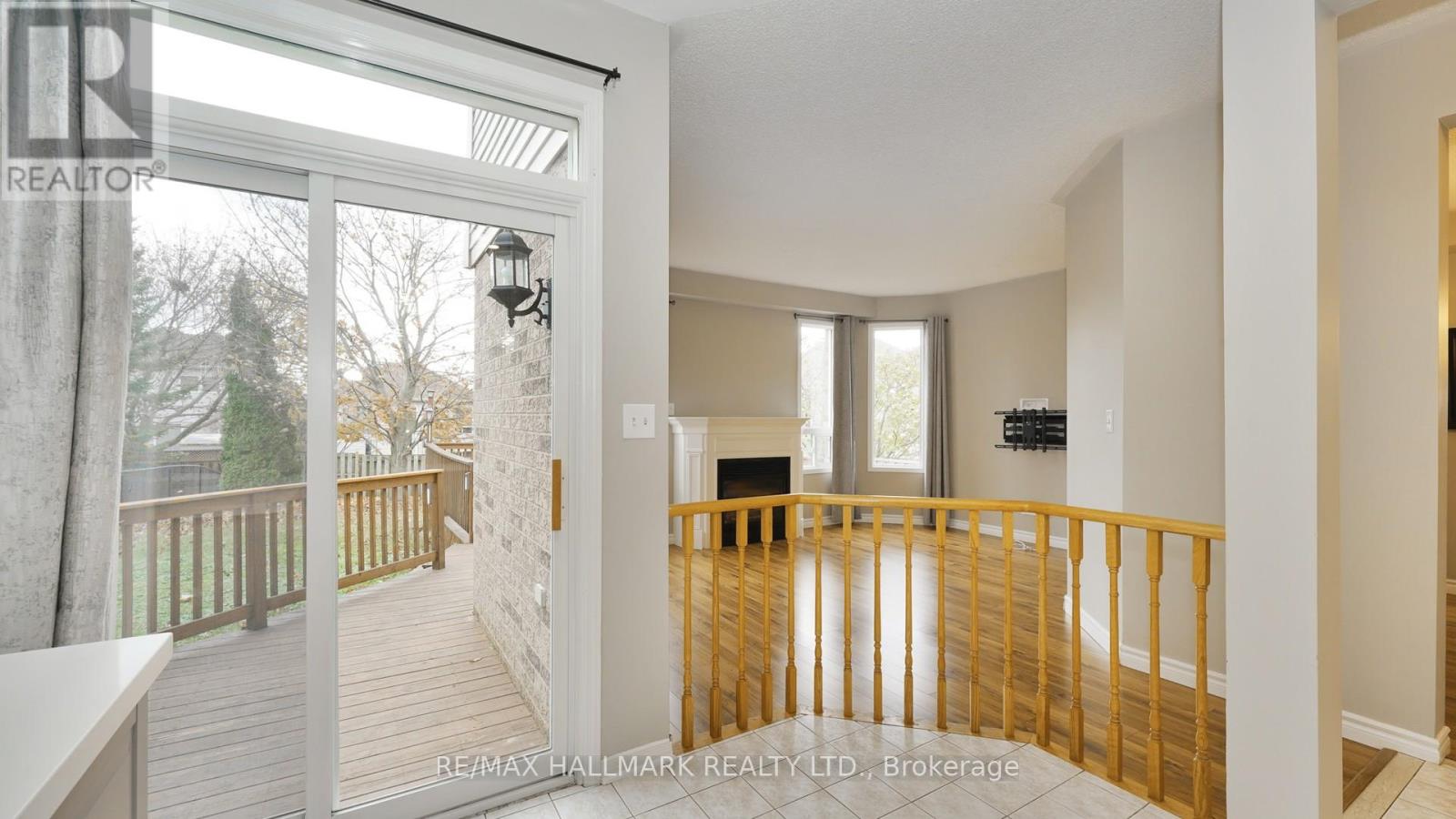 Upper - 1035 Beatrice Street E Property Photo 18