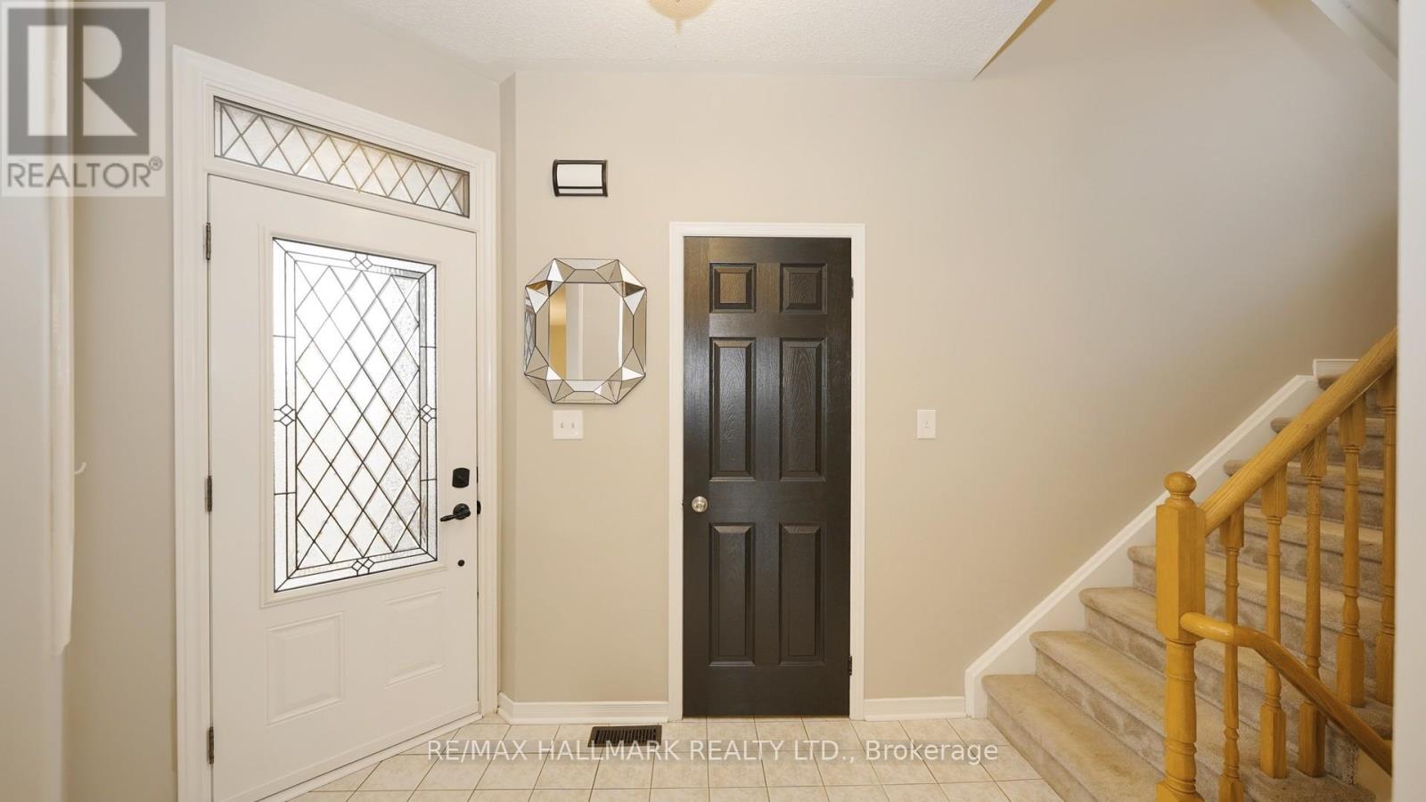 Upper - 1035 Beatrice Street E Property Photo 21