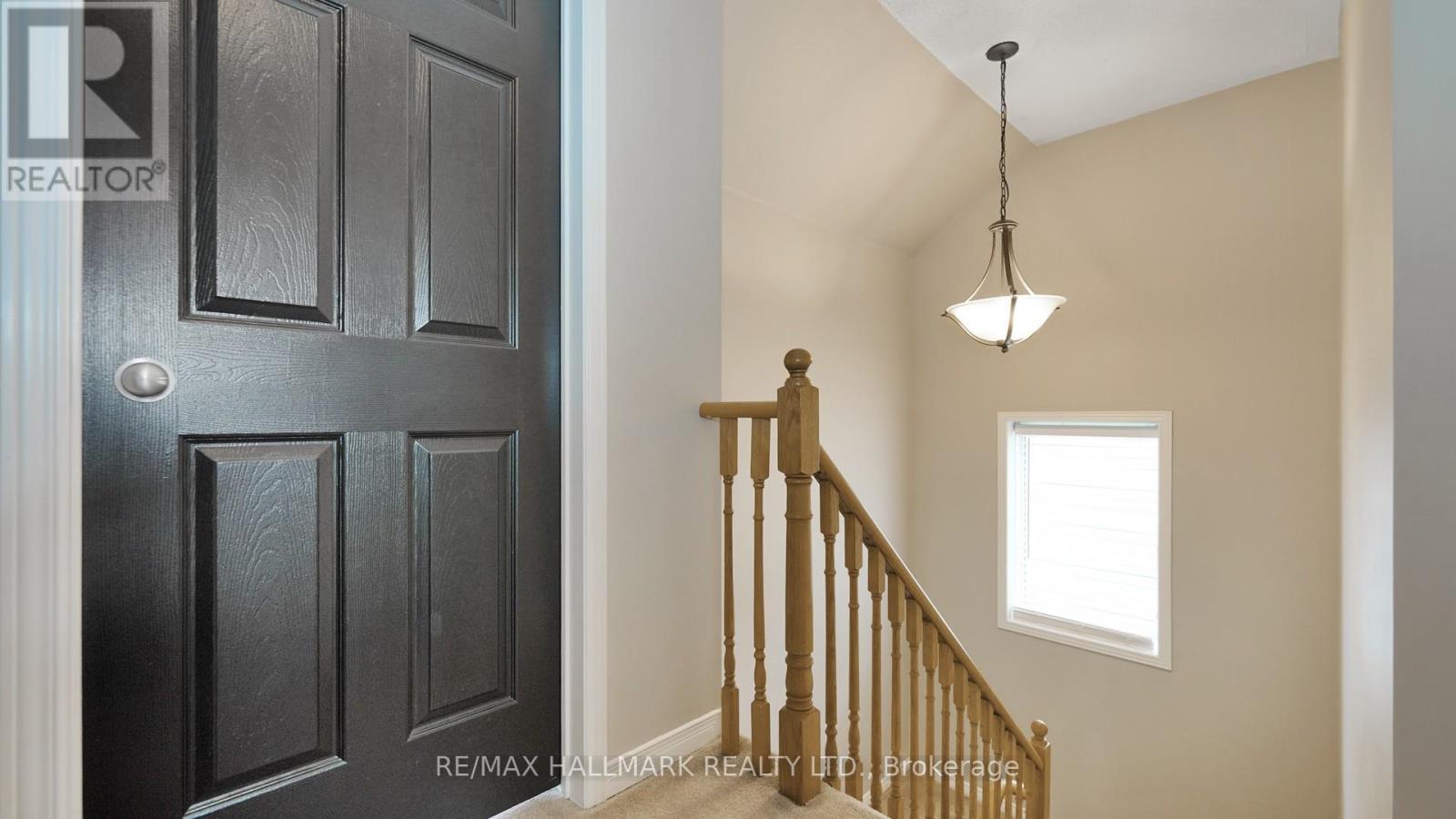 Upper - 1035 Beatrice Street E Property Photo 23
