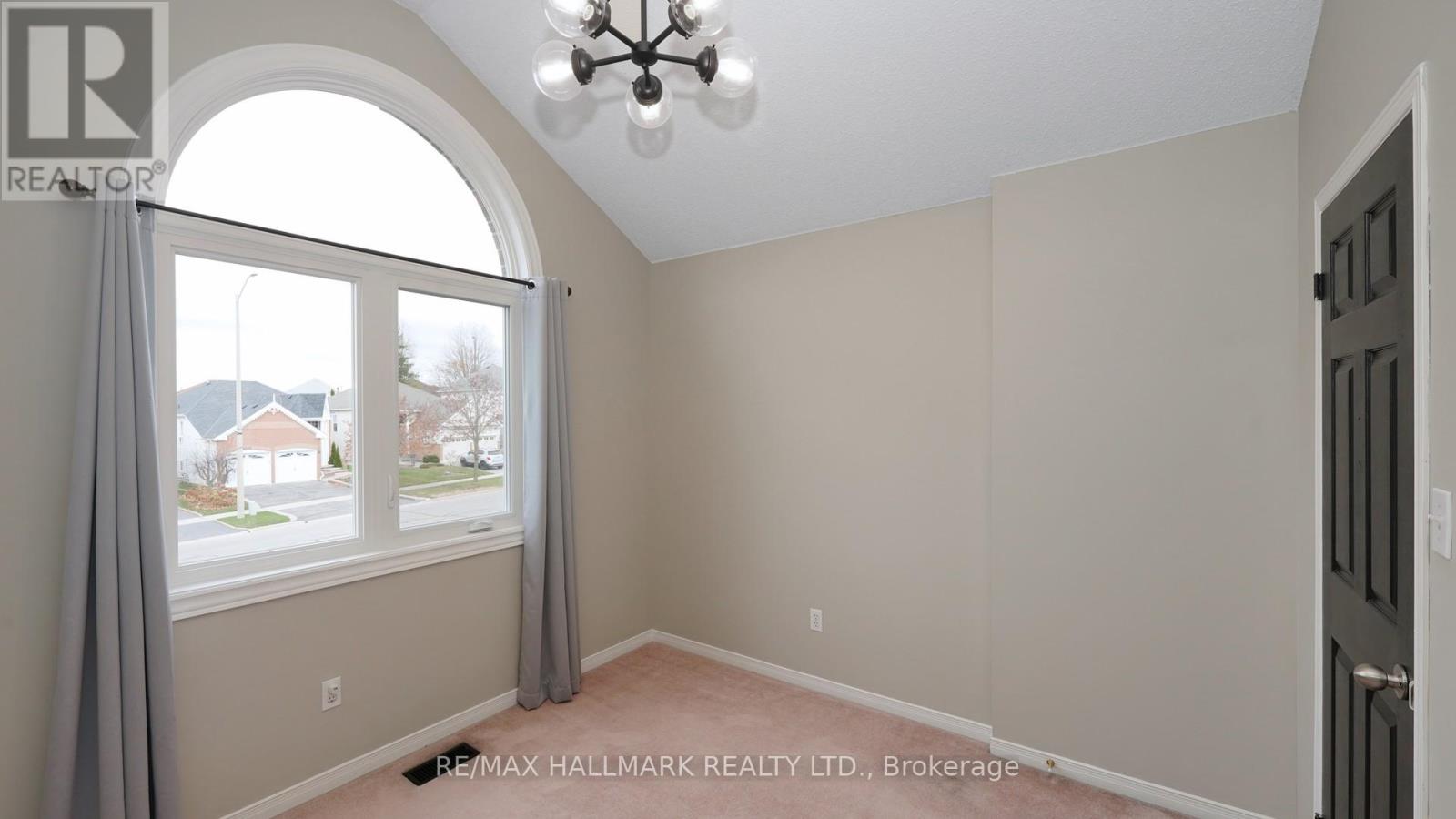Upper - 1035 Beatrice Street E Property Photo 30