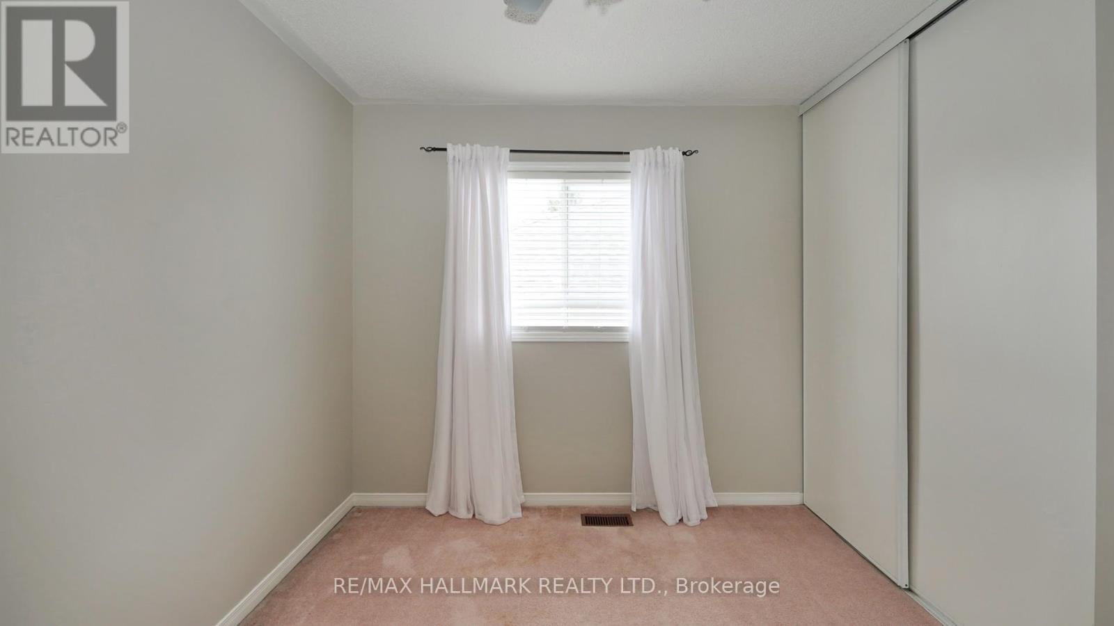 Upper - 1035 Beatrice Street E Property Photo 32