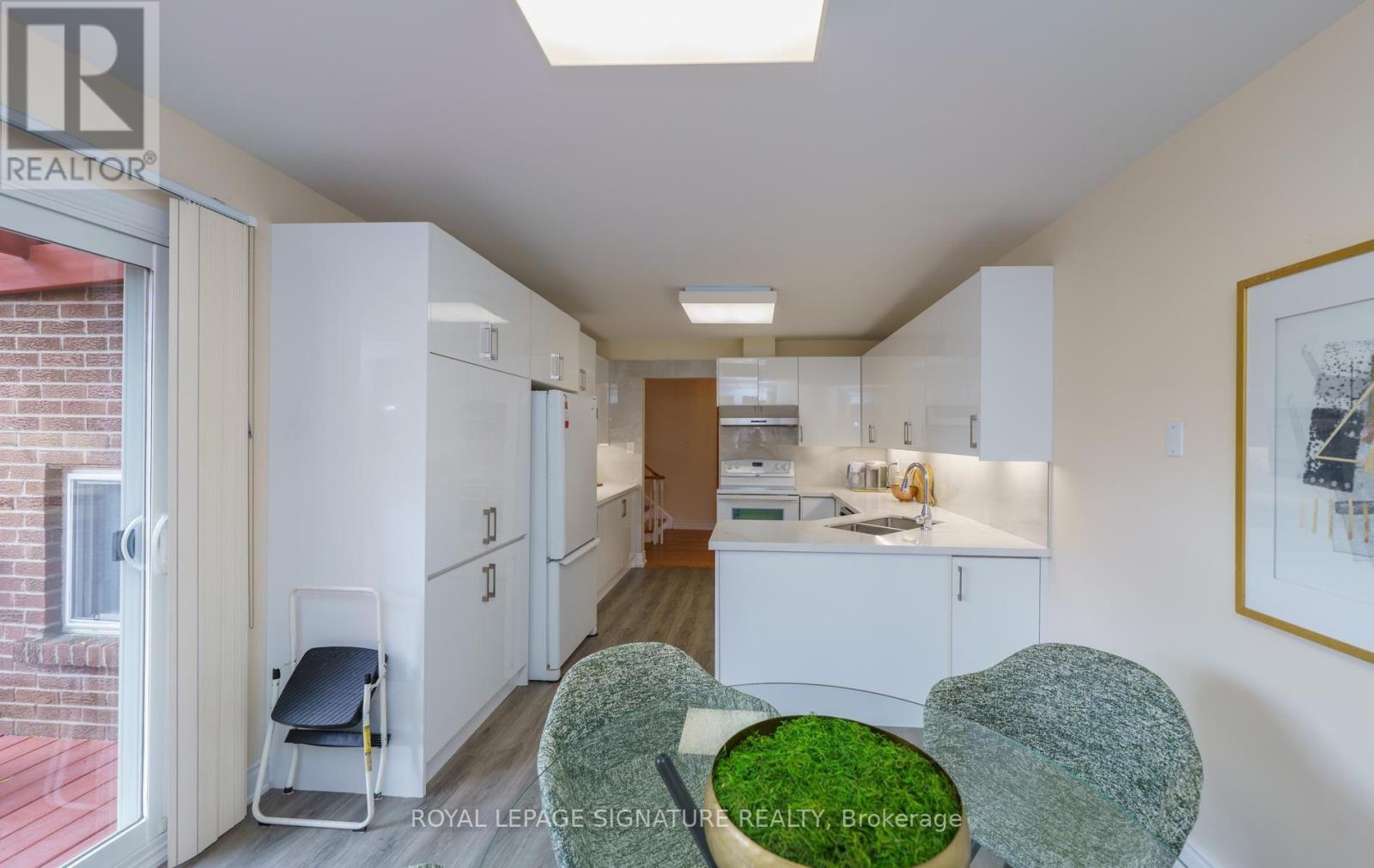 68 Ellenhall Square Property Photo 13