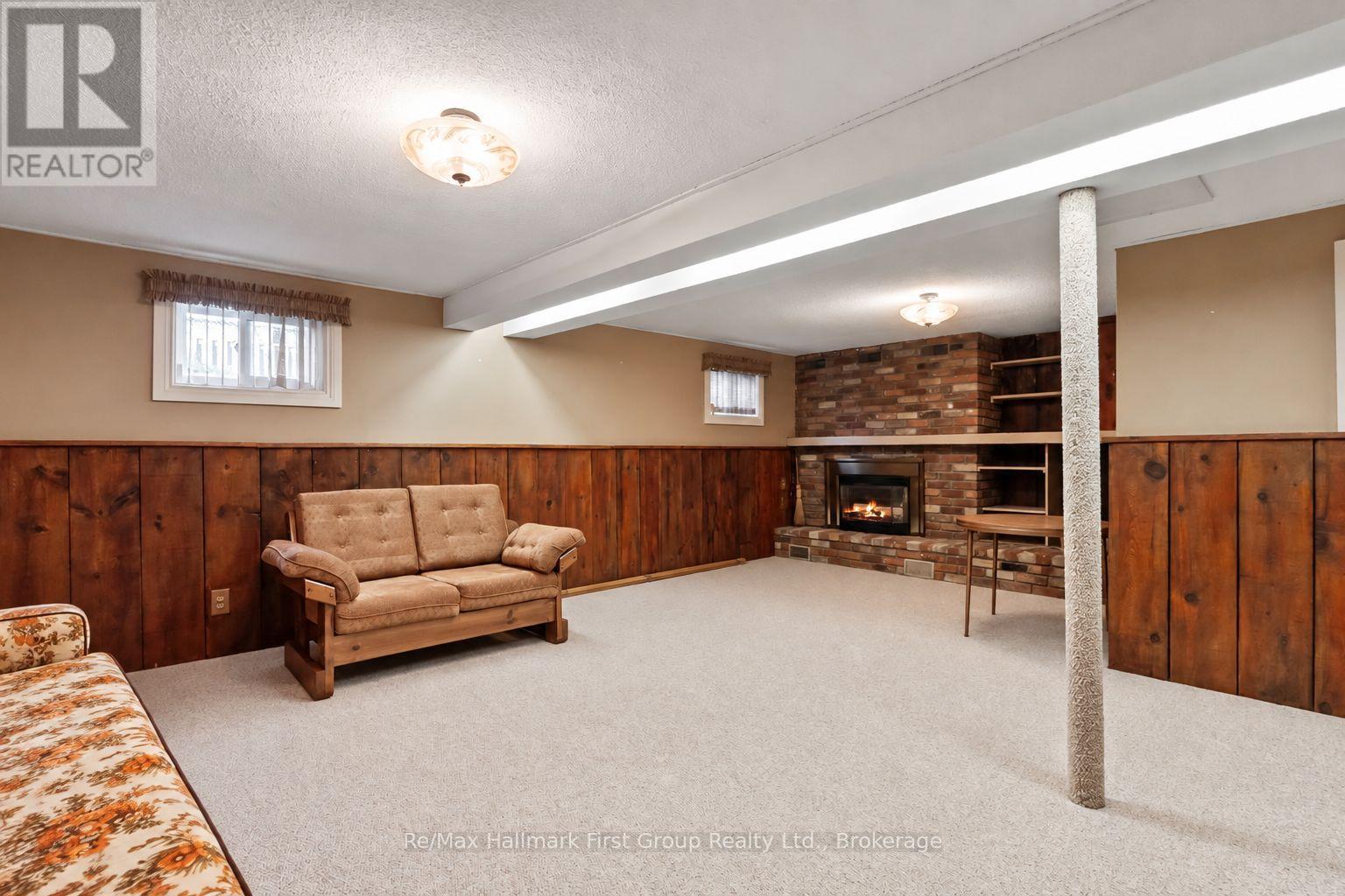 8 Calais Street Property Photo 47