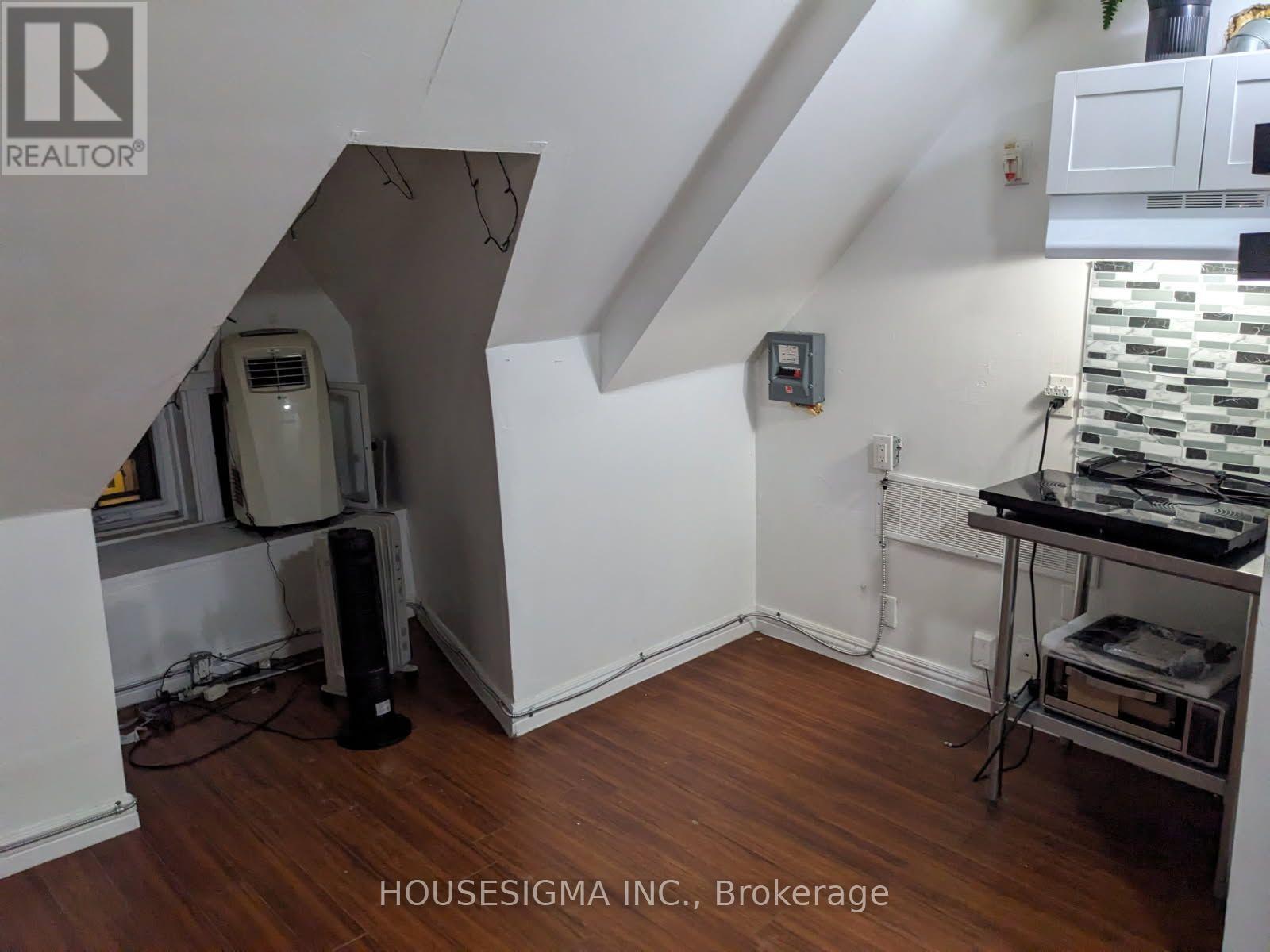 888 Dundas Street E Property Photo 14