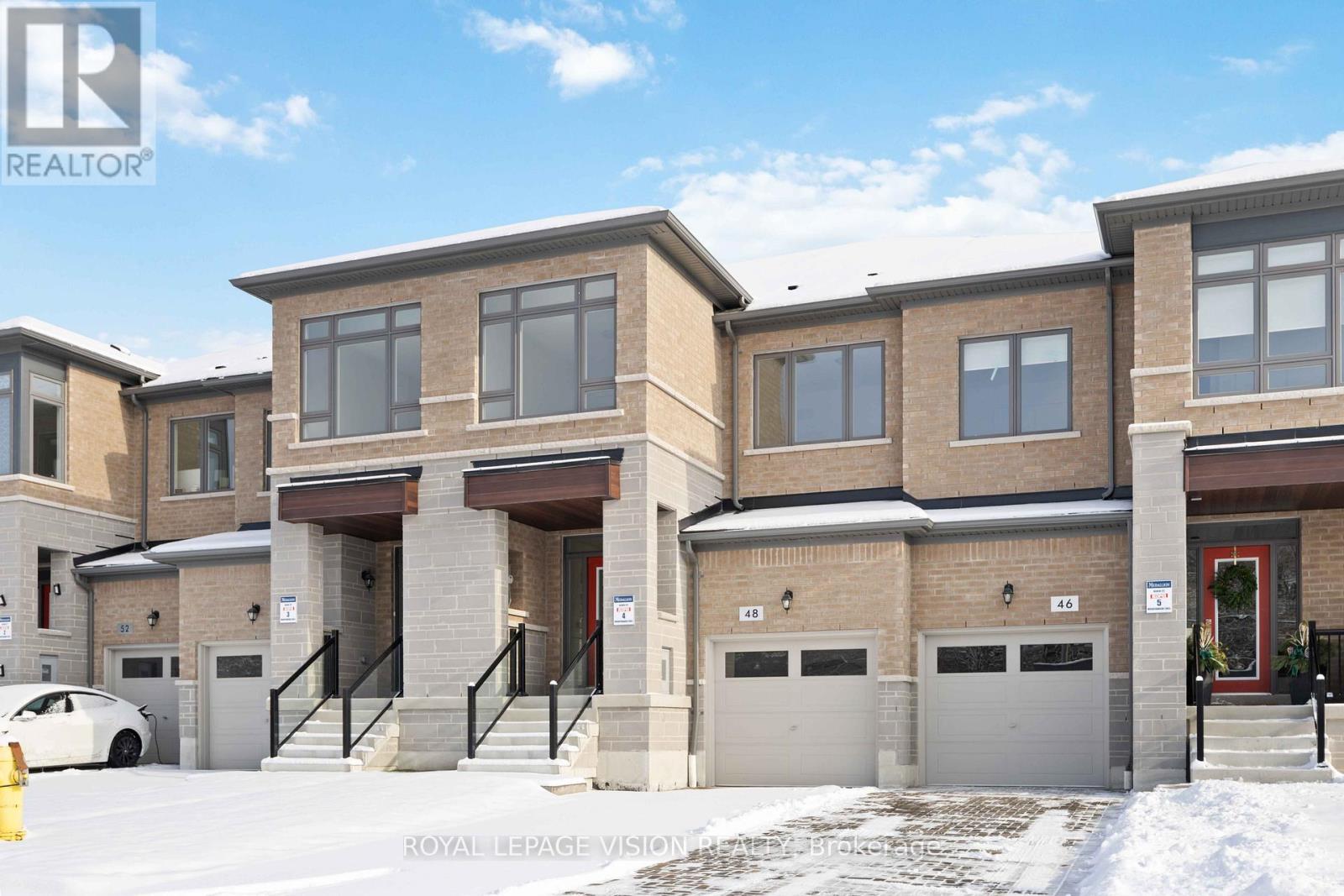 48 Mountainside Crescent Property Photo 2