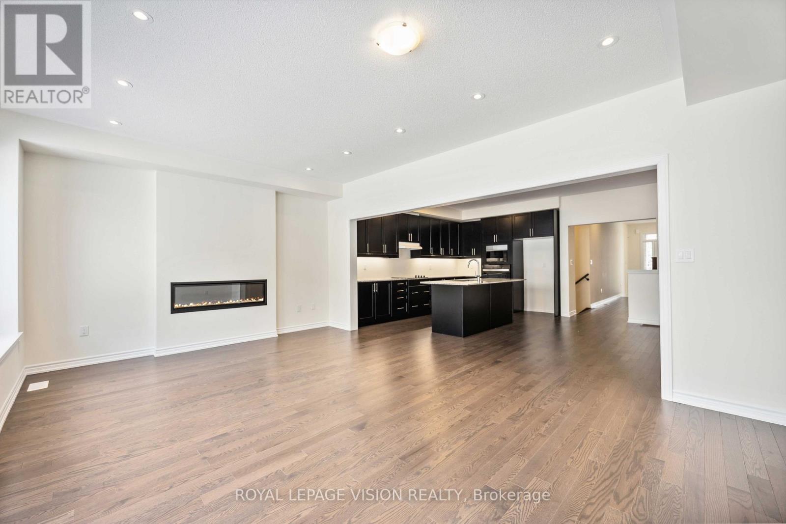 48 Mountainside Crescent Property Photo 14