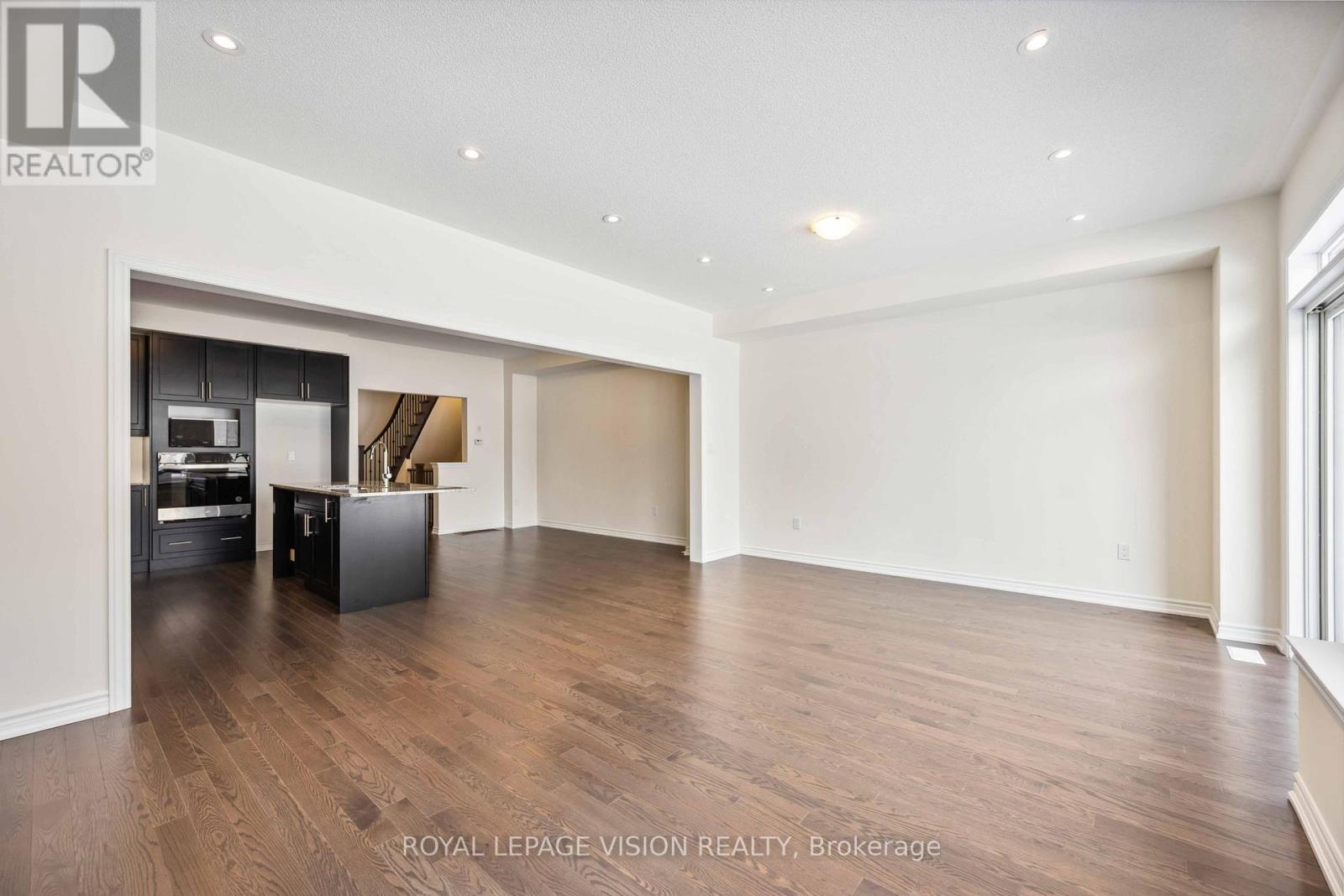 48 Mountainside Crescent Property Photo 15