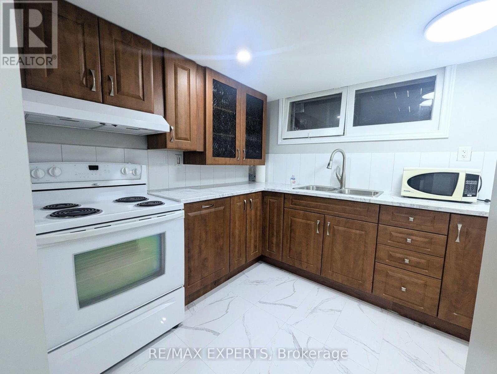 Lower - 42 Mossbank Drive Property Photo 7