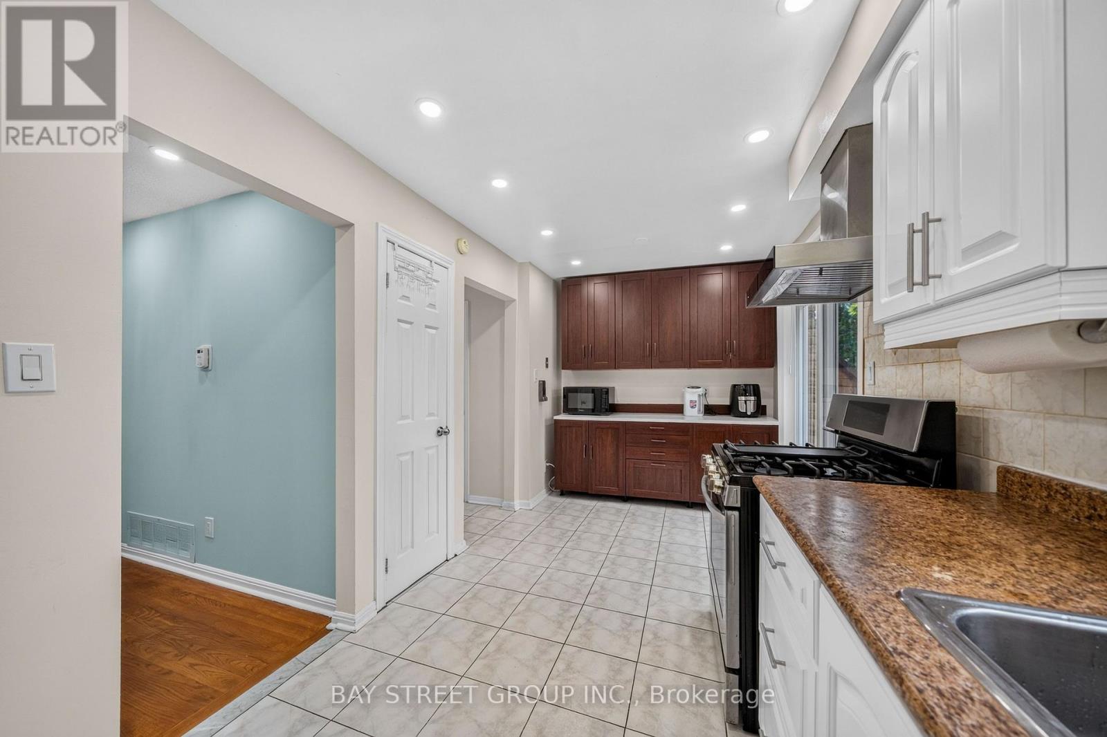 49 - 100 Burrows Hall Boulevard Property Photo 12