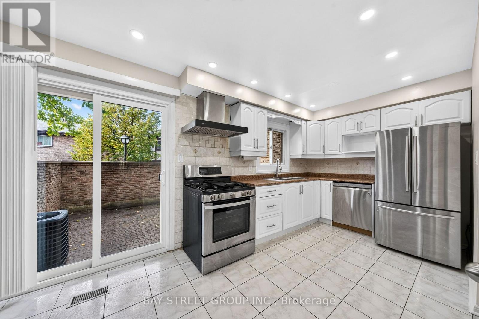 49 - 100 Burrows Hall Boulevard Property Photo 15