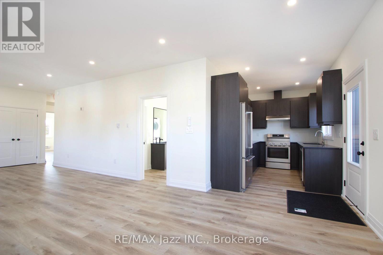 Upper - 760 Hoskin Avenue Property Photo 8