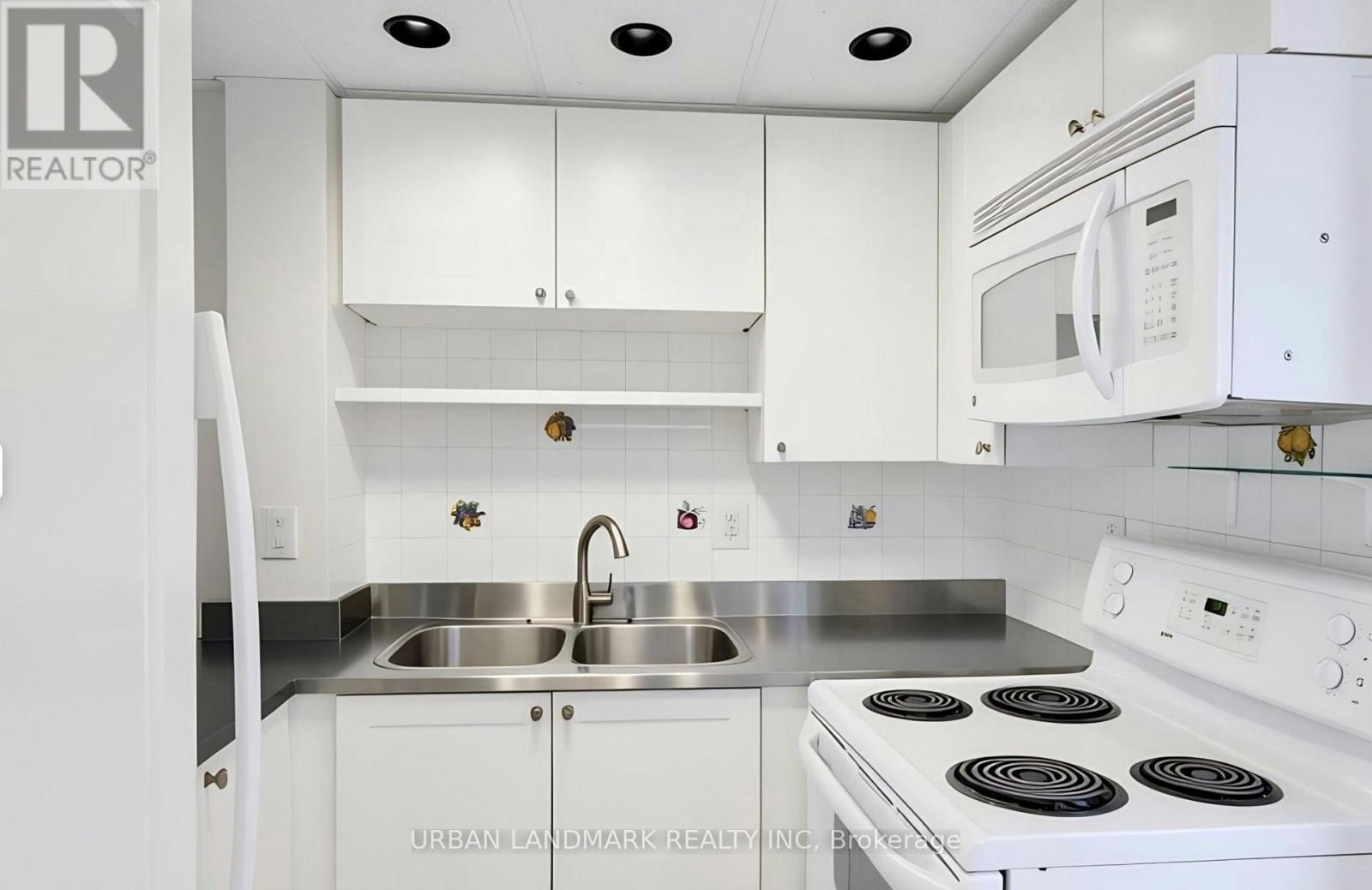 107 - 1535 Diefenbaker Court Property Photo 12