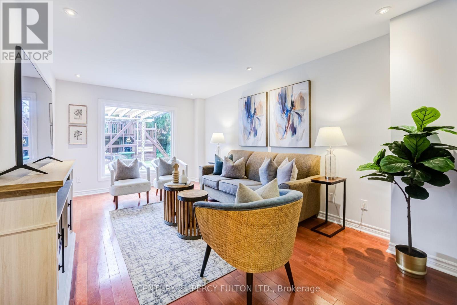 608 Beckworth Square Property Photo 2