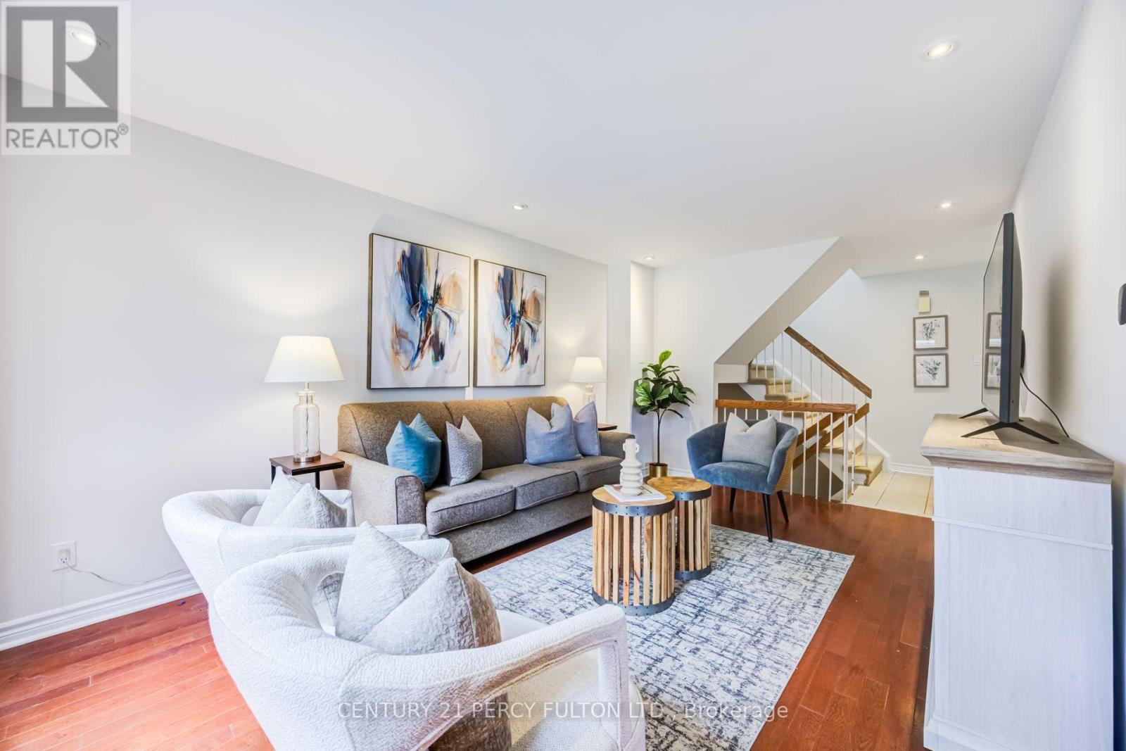 608 Beckworth Square Property Photo 4