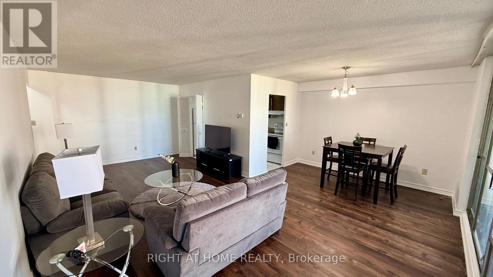 2819 - 1 Massey Square Property Photo 5