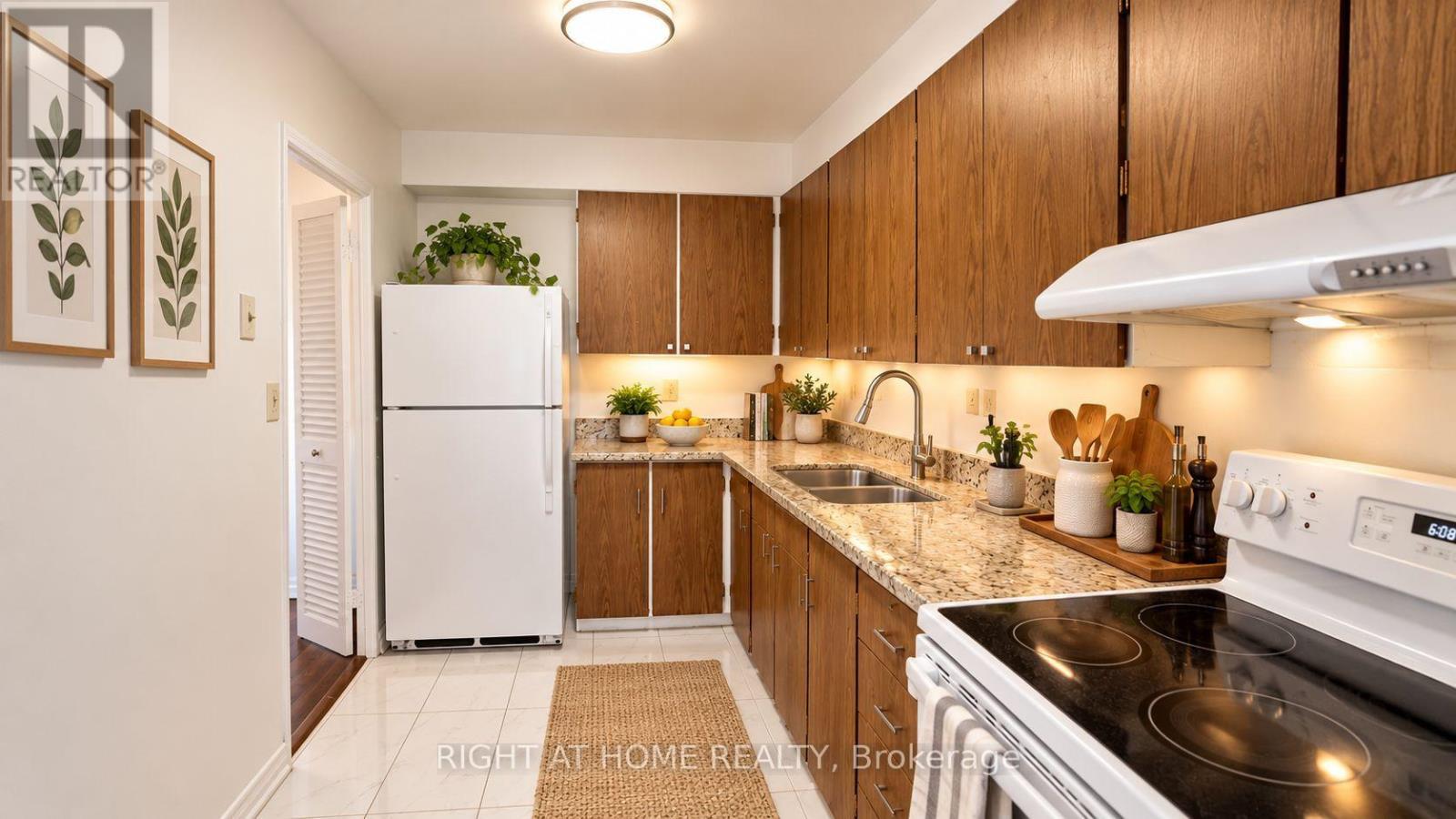 2819 - 1 Massey Square Property Photo 6