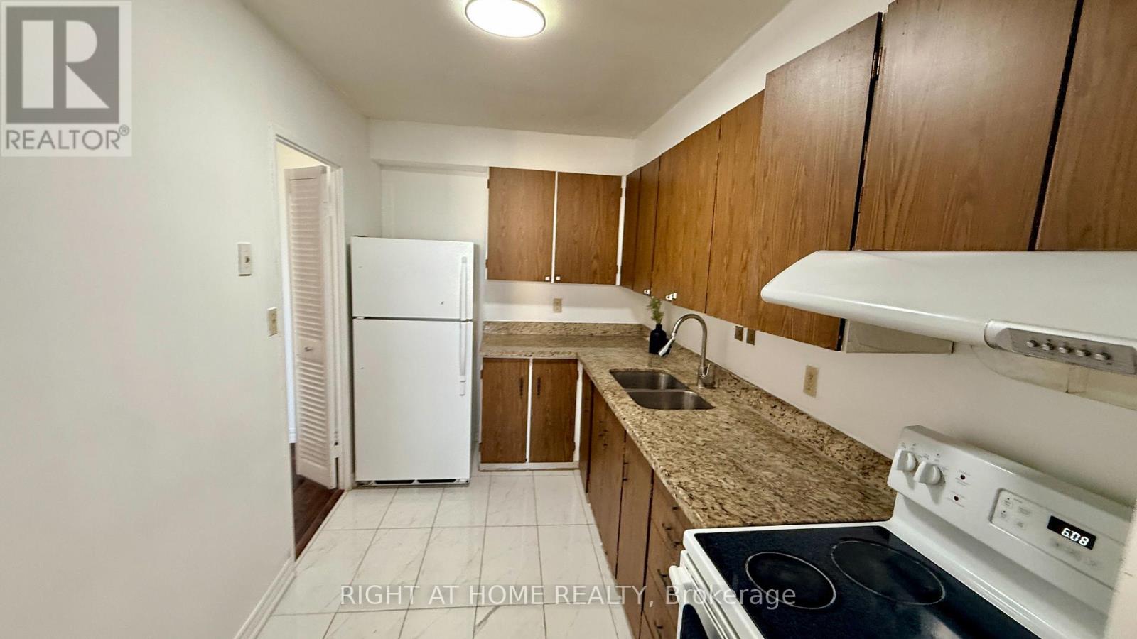 2819 - 1 Massey Square Property Photo 7