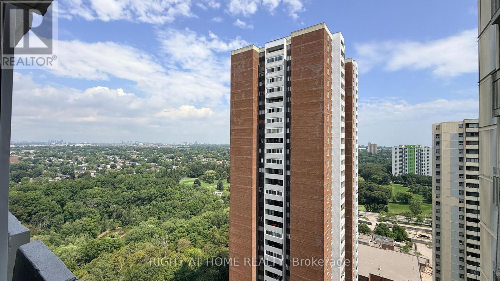 2819 - 1 Massey Square Property Photo 9