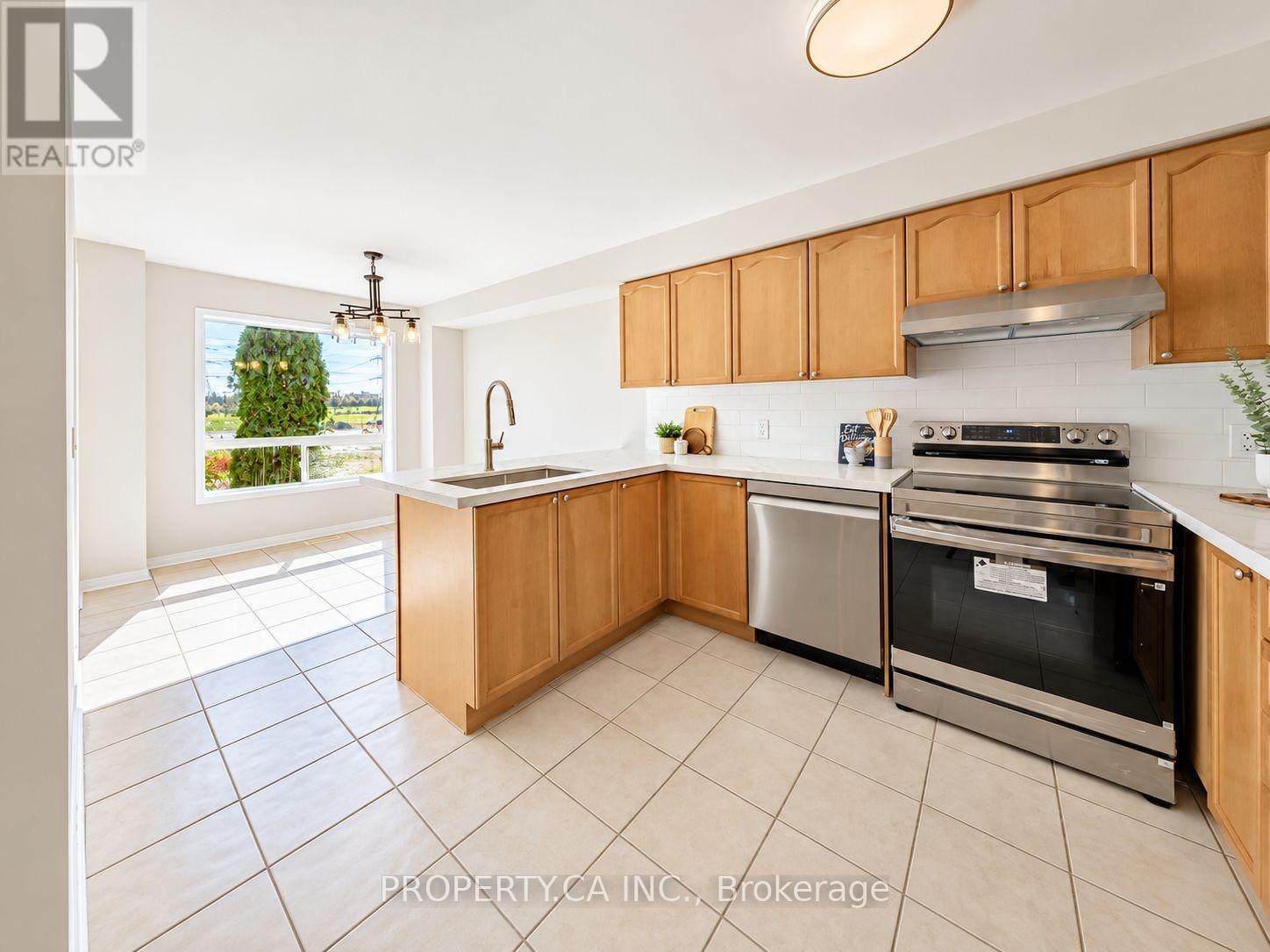 72 Jenkinson Way Property Photo 6